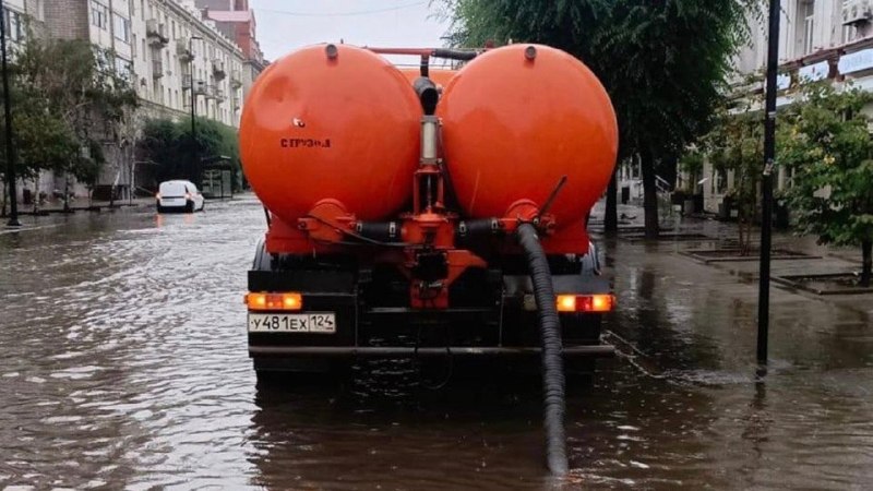 🌧 После мощного ливня жители Тайшета столкнулись с новой проблемой — резко выросла стоимость услуг по откачке септиков.