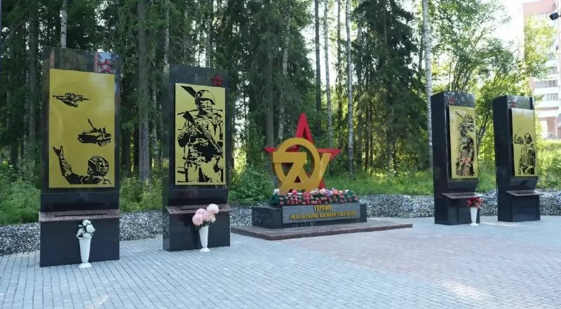 🕊 В Усть-Илимске создали мемориальный комплекс «Звезды памяти»
