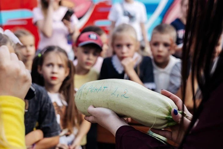 Иркутяне передали Сибирскому зоопарку 50 килограммов кабачков