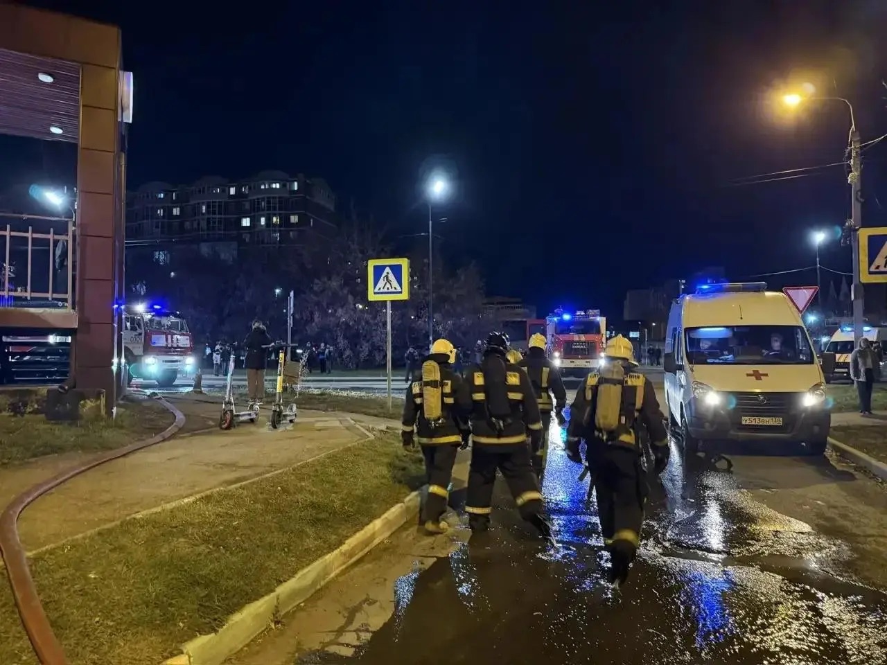 В Иркутске при пожаре в многоквартирном доме спасли восемь человек